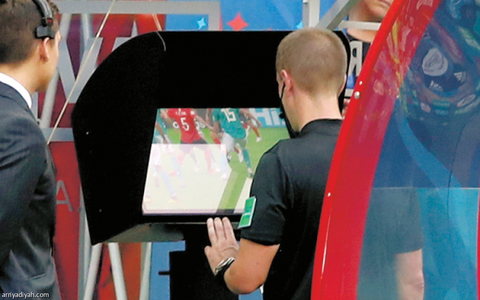 تقنية الفيديو 
تحتسب 3 أهداف وتطرد 4 لاعبين