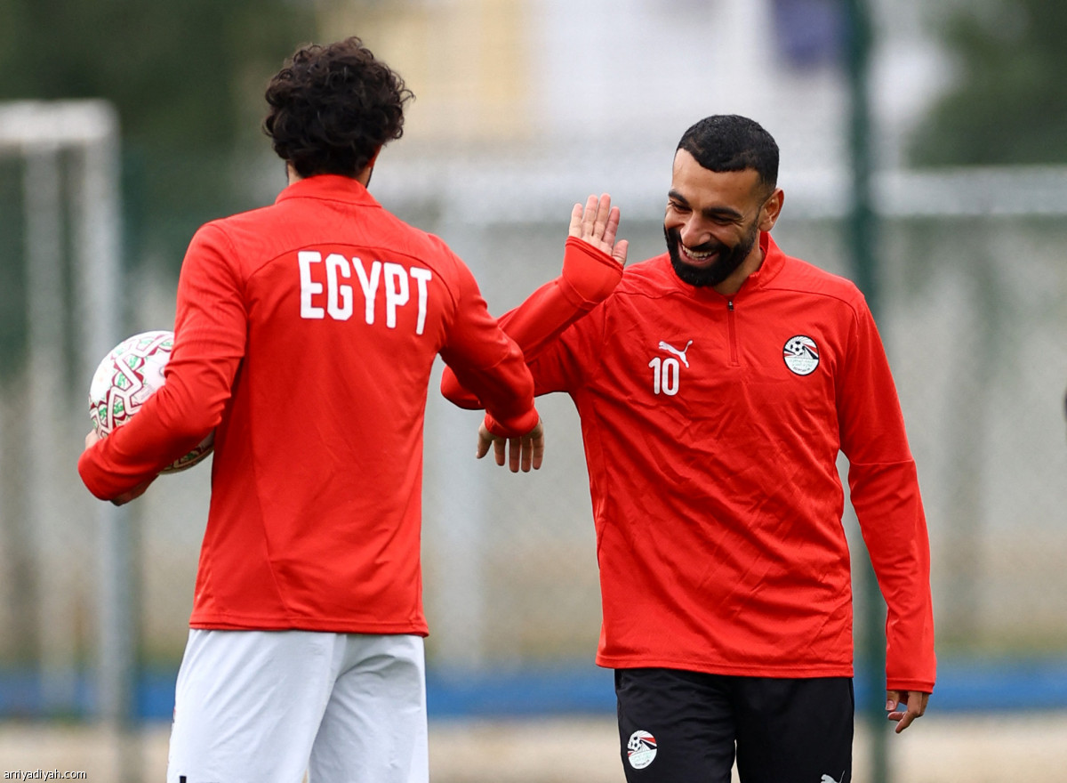 البرونز بين «الفراعنة» و«النسور»