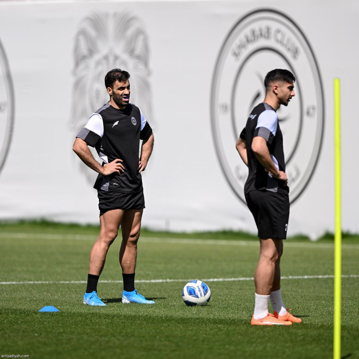 الشباب.. تدريبات مبكرة