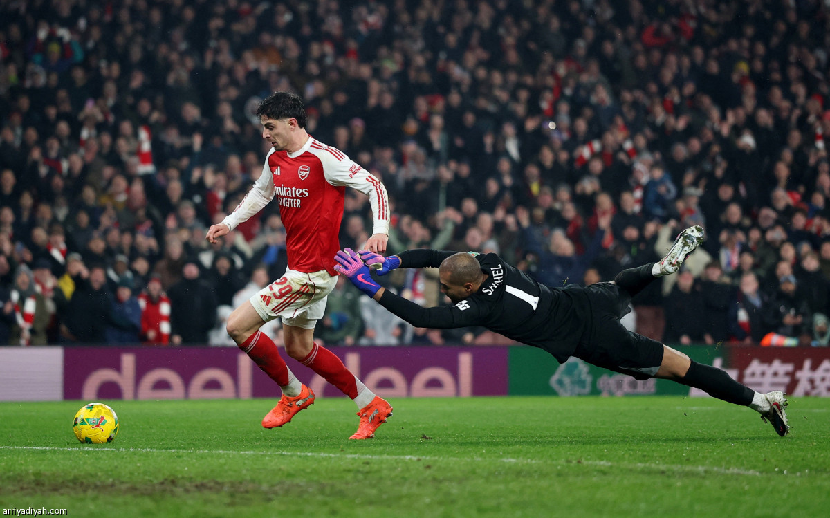 أرسنال يعبر