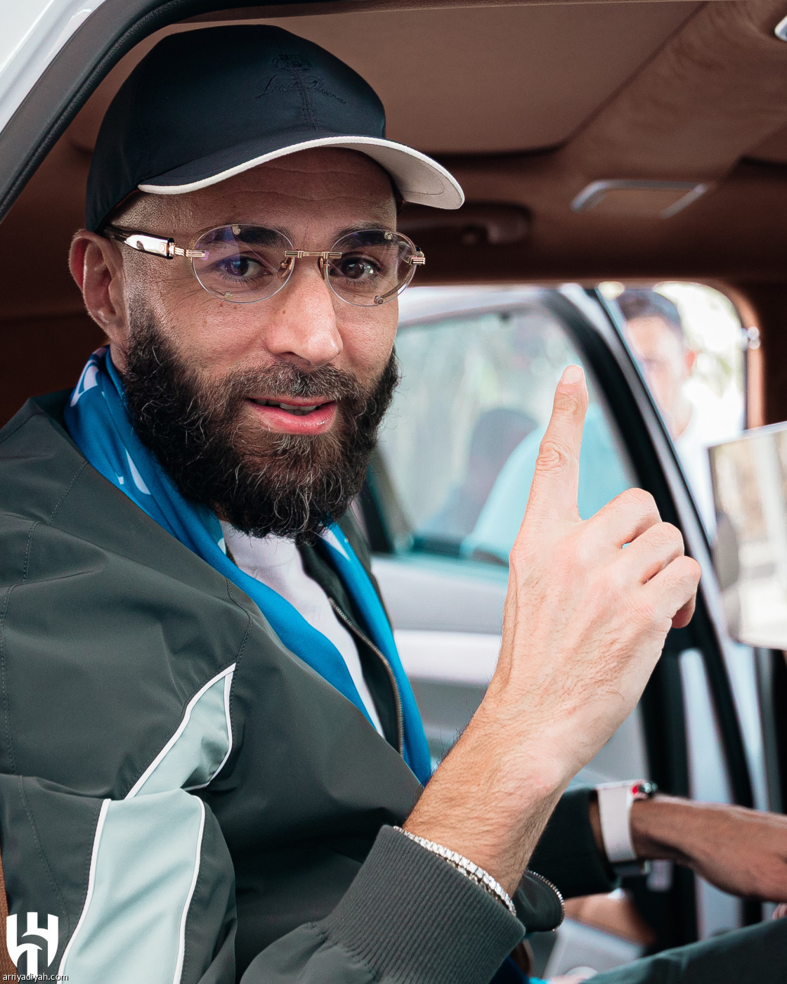 بنزيما بين الهلاليين