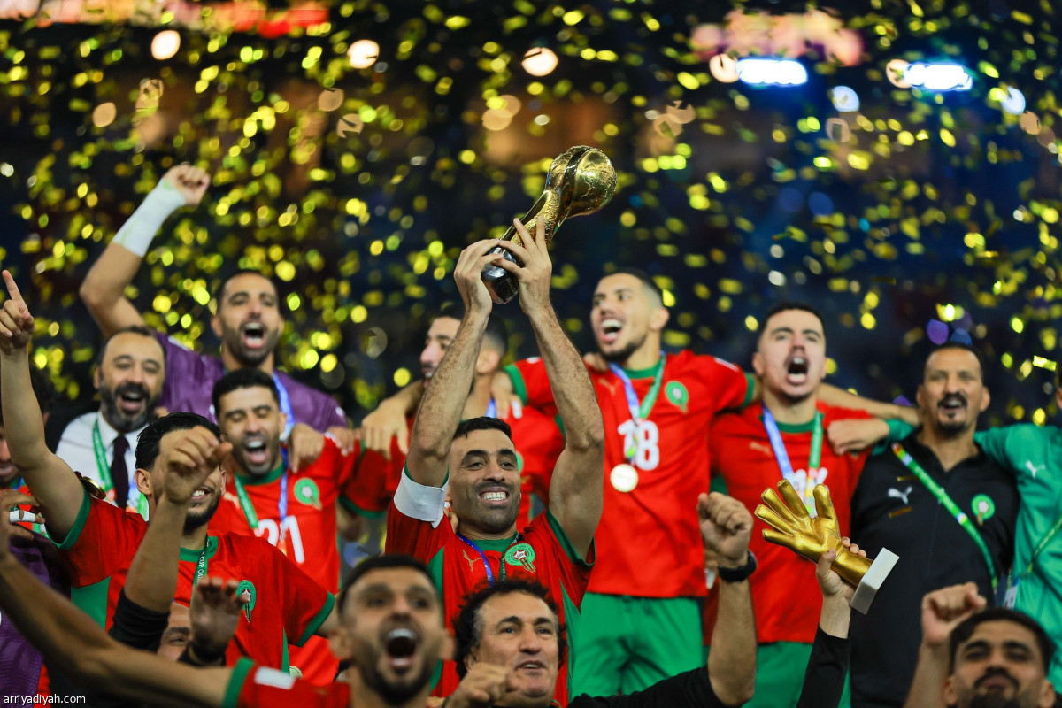 تتويج الأسود